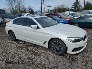 2020 BMW 5 Series 530i xDrive z VIN WBAJR7C03LCE58567, wystawiony jako Copart lot #52381325 z przebiegiem 27 309 mil mil oraz Szkoda całkowita • Salvage title. Historia ofert i sprzedaży dostępna na DreamBid. Obrazek 4.
