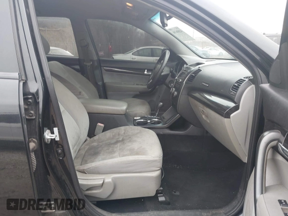 2012 Kia Sorento LX with VIN 5XYKTDA21CG286799, listed as a IAAI auction lot 41896186 with 178,777 mi miles. Bid and sale history available at carsss.com. Image 5.