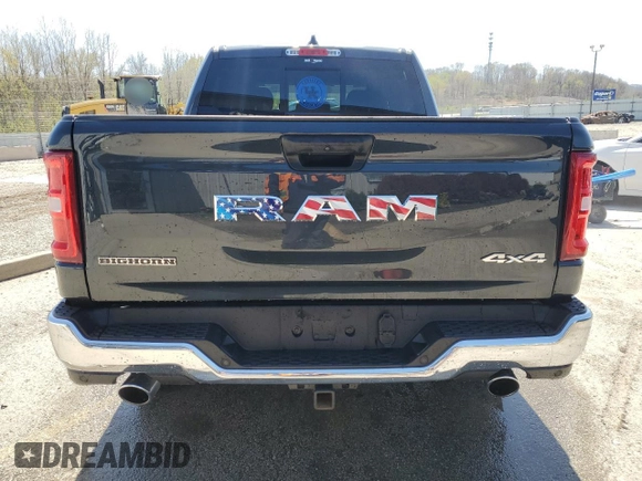 2025 Ram 1500 Big Horn z VIN 1C6SRFFP9SN628206, wystawiony jako Copart lot #52026705 z przebiegiem 4 311 mil mil oraz Szkoda całkowita • Salvage title. Historia ofert i sprzedaży dostępna na DreamBid. Obrazek 6.