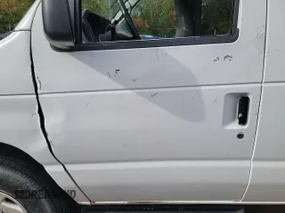 2013 Ford Econoline Passenger XL z VIN 1FBSS3BL5DDA49371, wystawiony jako IAAI lot #42520998 z przebiegiem 62 763 mil mil oraz . Historia ofert i sprzedaży dostępna na DreamBid. Obrazek 39.