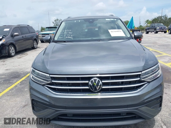 2024 Volkswagen Tiguan SE z VIN 3VV3B7AX9RM196186, wystawiony jako IAAI lot #42769059 z przebiegiem 16 258 mil mil oraz . Historia ofert i sprzedaży dostępna na DreamBid. Obrazek 12.