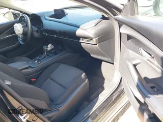 2023 Mazda CX-30 S z VIN 3MVDMBAM0PM519901, wystawiony jako IAAI lot #42255344 z przebiegiem 20 839 mil mil oraz . Historia ofert i sprzedaży dostępna na DreamBid. Obrazek 5.