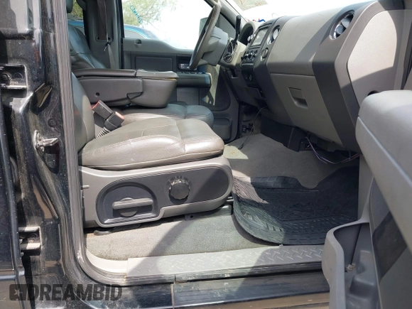 2005 Ford F-150 XLT with VIN 1FTRW12W85KF10850, listed as a IAAI auction lot 42066441 with 226,803 mi miles. Bid and sale history available at carsss.com. Image 5.