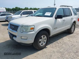 2008 Ford Explorer XLT z VIN 1FMEU73E68UA09652, wystawiony jako IAAI lot #42396626 z przebiegiem 108 395 mil mil oraz . Historia ofert i sprzedaży dostępna na DreamBid. Obrazek 2.