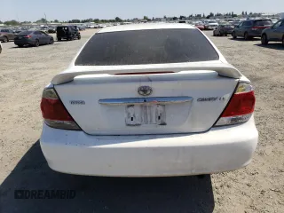 2005 Toyota Camry STD z VIN 4T1BE32K55U025255, wystawiony jako Copart lot #59423275 z przebiegiem 290 722 mil mil oraz Czysty tytuł • Clean title. Historia ofert i sprzedaży dostępna na DreamBid. Obrazek 6.