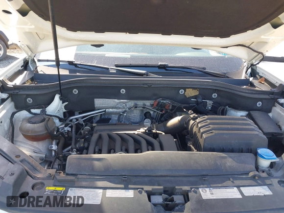 2018 Volkswagen Atlas SE with VIN 1V2LR2CA3JC577302, listed as a IAAI auction lot 41733691 with 66,185 mi miles and . Bid and sale history available at DreamBid. Image 10.