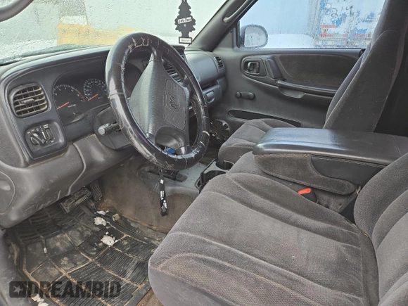 2000 Dodge Dakota Sport with VIN 1B7GG22N9YS708746, listed as a Copart auction lot 47067725 with 292,586 mi miles and Salvage Title. Bid and sale history available at carsss.com. Image 7.
