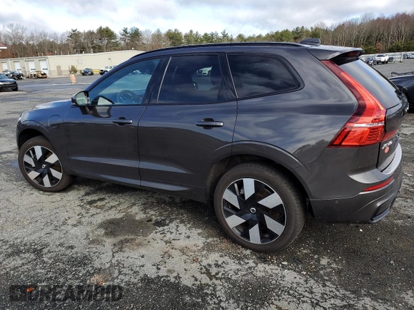 2024 Volvo XC60 Plus Dark Theme z VIN YV4H60DLXR1849191, wystawiony jako Copart lot #50136745 z przebiegiem 12 752 mil mil oraz Szkoda całkowita • Salvage title. Historia ofert i sprzedaży dostępna na DreamBid. Obrazek 2.