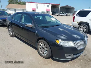 2010 Lincoln MKZ z VIN 3LNHL2GC8AR625619, wystawiony jako IAAI lot #42276632 z przebiegiem 235 850 mil mil oraz . Historia ofert i sprzedaży dostępna na DreamBid. Obrazek 1.