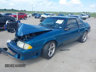 1993 Ford Mustang z VIN 1FACP41M2PF201378, wystawiony jako IAAI lot #42523660 z przebiegiem Nie podano mil oraz . Historia ofert i sprzedaży dostępna na DreamBid. Obrazek 2.