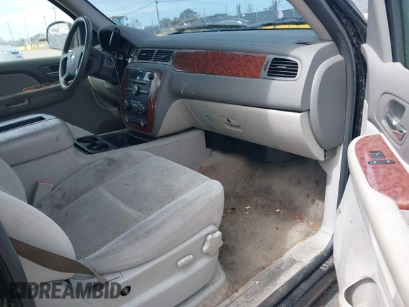 2008 Chevrolet Tahoe 1LT z VIN 1GNFC13J08J117666, wystawiony jako IAAI lot #41866421 z przebiegiem 208 043 mil mil oraz . Historia ofert i sprzedaży dostępna na DreamBid. Obrazek 5.