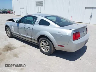 2007 Ford Mustang Deluxe z VIN 1ZVFT80N275244240, wystawiony jako IAAI lot #42279817 z przebiegiem 204 840 mil mil oraz . Historia ofert i sprzedaży dostępna na DreamBid. Obrazek 3.