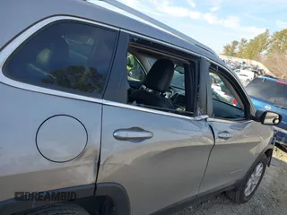 2015 Jeep Cherokee Latitude with VIN 1C4PJMCS8FW570785, listed as a IAAI auction lot 41398481 with 150,400 mi miles and . Bid and sale history available at DreamBid. Image 6.