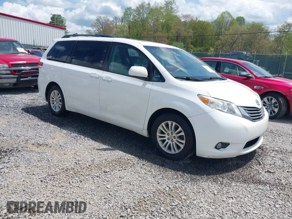 2011 Toyota Sienna XLE AAS z VIN 5TDYK3DC6BS172939, wystawiony jako IAAI lot #42111002 z przebiegiem 172 160 mil mil oraz . Historia ofert i sprzedaży dostępna na DreamBid. Obrazek 1.