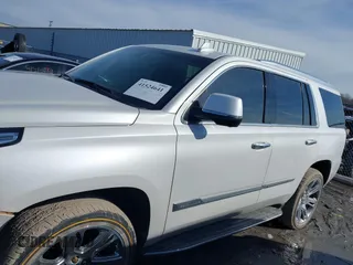 2017 Cadillac Escalade z VIN 1GYS4AKJ9HR233577, wystawiony jako IAAI lot #41524641 z przebiegiem 126 299 mil mil oraz . Historia ofert i sprzedaży dostępna na DreamBid. Obrazek 13.