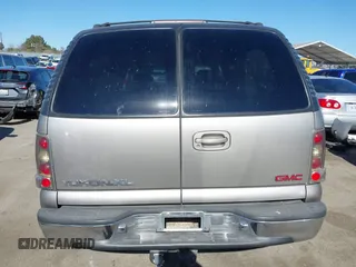 2000 GMC Yukon XL SLT with VIN 3GKFK16T8YG205654, listed as a IAAI auction lot 41403249 with 129,815 mi miles. Bid and sale history available at carsss.com. Image 15.