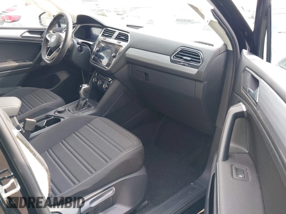 2024 Volkswagen Tiguan S with VIN 3VVFB7AX2RM116756, listed as a IAAI auction lot 41780253 with 9,743 mi miles and . Bid and sale history available at DreamBid. Image 5.