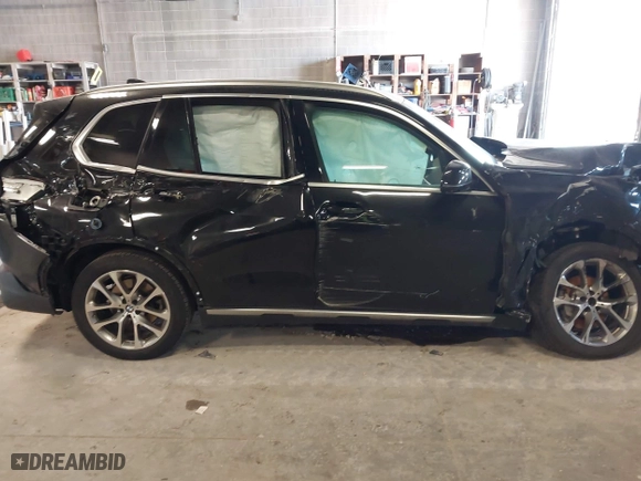 2021 BMW X5 xDrive40i with VIN 5UXCR6C01M9D94452, listed as a IAAI auction lot 41990011 with 1 mi miles. Bid and sale history available at carsss.com. Image 15.