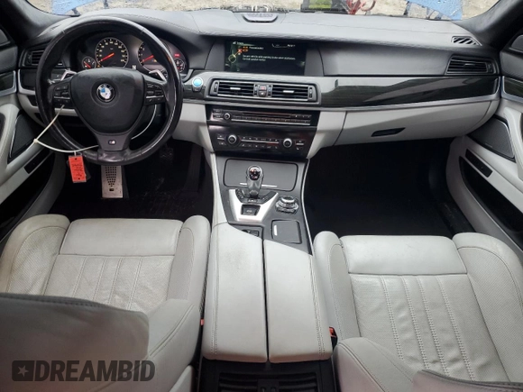 2013 BMW M5 z VIN WBSFV9C58DC772945, wystawiony jako Copart lot #55759565 z przebiegiem 78 125 mil mil oraz Tytuł czysty. Historia ofert i sprzedaży dostępna na DreamBid. Obrazek 8.