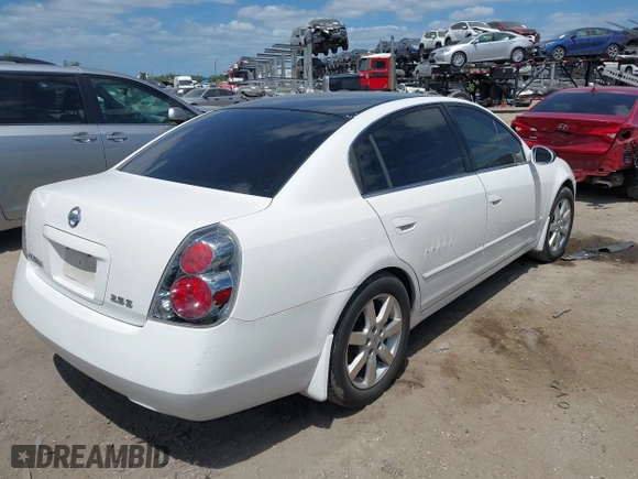 2005 Nissan Altima 2.5 S with VIN 1N4AL11EX5C323608, listed as a IAAI auction lot 41962367 with 160,026 mi miles. Bid and sale history available at carsss.com. Image 4.
