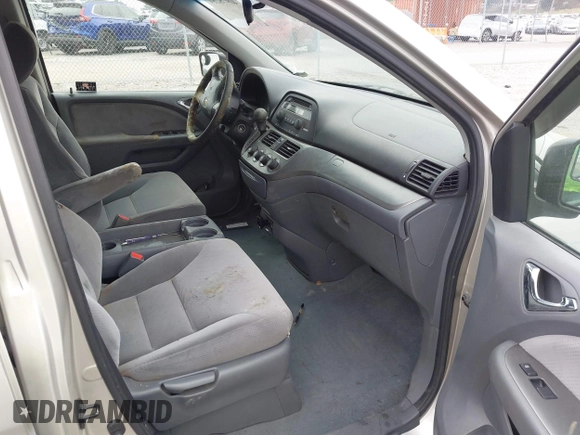 2006 Honda Odyssey LX with VIN 5FNRL38206B129663, listed as a IAAI auction lot 40978284 with 290,666 mi miles. Bid and sale history available at carsss.com. Image 5.