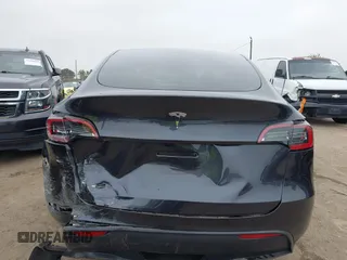 2025 Tesla Model Y Long Range z VIN 7SAYGDED8SF259764, wystawiony jako IAAI lot #42095888 z przebiegiem 2 685 mil mil oraz . Historia ofert i sprzedaży dostępna na DreamBid. Obrazek 17.