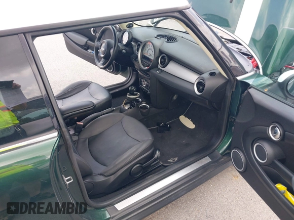 2012 MINI Hardtop with VIN WMWSU3C51CT260588, listed as a IAAI auction lot 42482647 with 117,045 mi miles and . Bid and sale history available at DreamBid. Image 5.