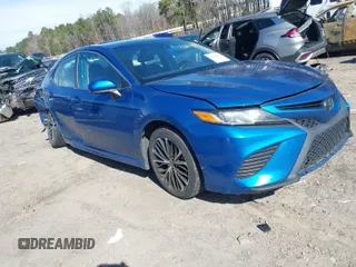 2020 Toyota Camry SE z VIN 4T1G11AK9LU383284, wystawiony jako IAAI lot #41604057 z przebiegiem 96 027 mil mil oraz . Historia ofert i sprzedaży dostępna na DreamBid. Obrazek 1.