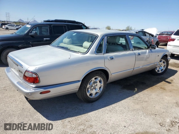 2003 Jaguar XJ 8 z VIN SAJDA14C23LF59484, wystawiony jako Copart lot #50304475 z przebiegiem Nie podano mil oraz Czysty tytuł • Clean title. Historia ofert i sprzedaży dostępna na DreamBid. Obrazek 3.