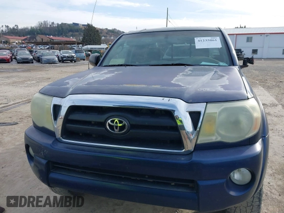 2006 Toyota Tacoma with VIN 5TEUU42N46Z247343, listed as a IAAI auction lot 41235061 with 189,193 mi miles. Bid and sale history available at carsss.com. Image 12.