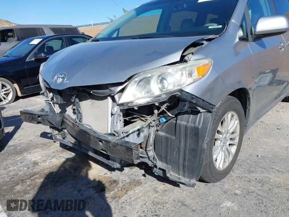 2011 Toyota Sienna XLE AAS with VIN 5TDYK3DC2BS153417, listed as a IAAI auction lot 41685324 with 158,195 mi miles. Bid and sale history available at carsss.com. Image 6.