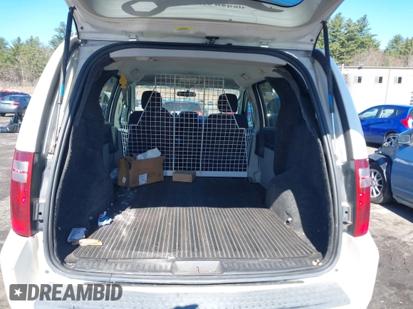 2008 Dodge Grand Caravan Cargo with VIN 1D4HN11H98B186641, listed as a IAAI auction lot 41923128 with 109,893 mi miles. Bid and sale history available at carsss.com. Image 8.