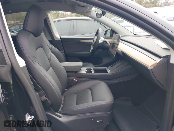 2025 Tesla Model Y Long Range with VIN 7SAYGDEDXSA349480, listed as a IAAI auction lot 41492740 with 1,486 mi miles and . Bid and sale history available at DreamBid. Image 5.