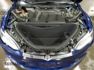 2016 Tesla Model S 90D z VIN 5YJSA1E40GF172712, wystawiony jako Copart lot #63698725 z przebiegiem 99 405 mil mil oraz Szkoda całkowita • Salvage title. Historia ofert i sprzedaży dostępna na DreamBid. Obrazek 12.