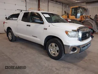 2008 Toyota Tundra z VIN 5TBBV54188S502587, wystawiony jako IAAI lot #41955396 z przebiegiem 155 718 mil mil oraz . Historia ofert i sprzedaży dostępna na DreamBid. Obrazek 1.
