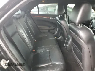 2014 Chrysler 300 z VIN 2C3CCAAG8EH345807, wystawiony jako Copart lot #56456075 z przebiegiem 175 321 mil mil oraz Szkoda całkowita • Salvage title. Historia ofert i sprzedaży dostępna na DreamBid. Obrazek 10.