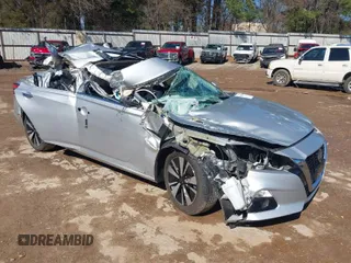 2019 Nissan Altima 2.5 SL with VIN 1N4BL4EV0KC156204, listed as a IAAI auction lot 41663798 with 131,117 mi miles. Bid and sale history available at carsss.com. Image 1.
