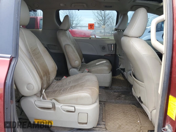 2011 Toyota Sienna XLE z VIN 5TDDK3DC5BS007897, wystawiony jako Copart lot #51503415 z przebiegiem 151 158 mil mil oraz Szkoda całkowita • Salvage title. Historia ofert i sprzedaży dostępna na DreamBid. Obrazek 11.