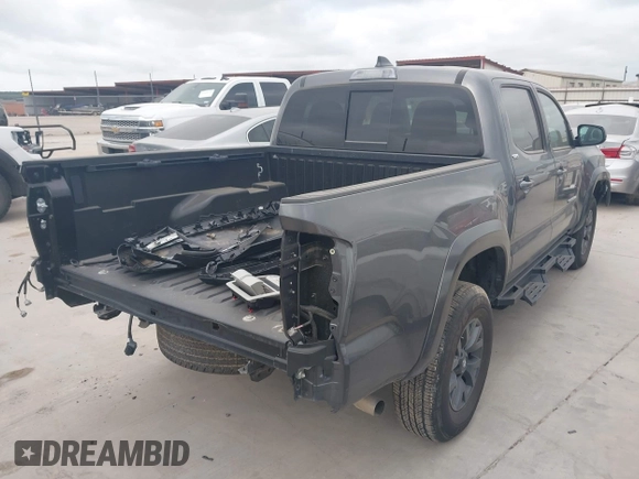 2023 Toyota Tacoma SR5 z VIN 3TMAZ5CN8PM201702, wystawiony jako IAAI lot #42060855 z przebiegiem 17 705 mil mil oraz . Historia ofert i sprzedaży dostępna na DreamBid. Obrazek 4.