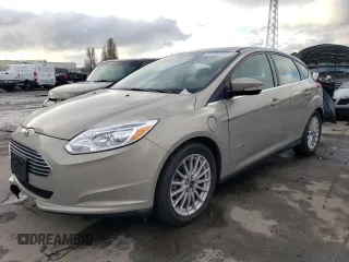 2015 Ford Focus Electric z VIN 1FADP3R43FL314971, wystawiony jako Copart lot #81186143 z przebiegiem 60 987 mil mil oraz . Historia ofert i sprzedaży dostępna na DreamBid. Obrazek 1.