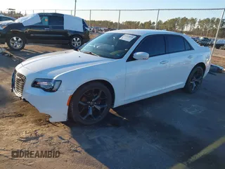 2021 Chrysler 300 S z VIN 2C3CCABG9MH545933, wystawiony jako IAAI lot #41222858 z przebiegiem 76 434 mil mil oraz . Historia ofert i sprzedaży dostępna na DreamBid. Obrazek 18.