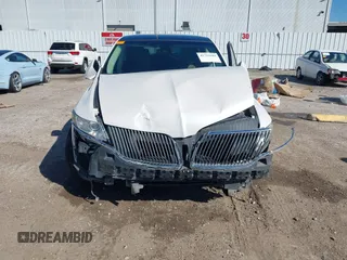 2016 Lincoln MKT EcoBoost z VIN 2LMHJ5AT0GBL00877, wystawiony jako IAAI lot #41722584 z przebiegiem 148 585 mil mil oraz . Historia ofert i sprzedaży dostępna na DreamBid. Obrazek 6.