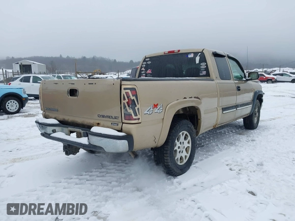 2005 Chevrolet Silverado 1500 with VIN 1GCEK19V75E150685, listed as a IAAI auction lot 41431129 with 254,224 mi miles. Bid and sale history available at carsss.com. Image 4.