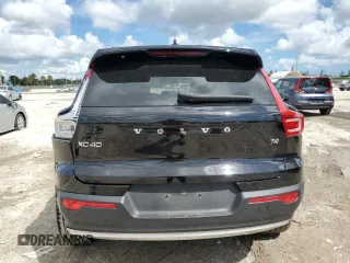 2021 Volvo XC40 Momentum z VIN YV4AC2HK5M2458900, wystawiony jako Copart lot #73645094 z przebiegiem 27 965 mil mil oraz Szkoda całkowita • Salvage title. Historia ofert i sprzedaży dostępna na DreamBid. Obrazek 6.