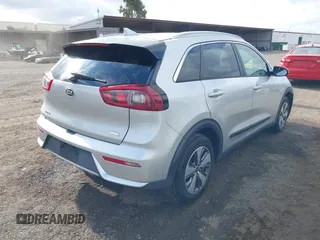 2019 Kia Niro EX with VIN KNDCC3LC8K5351854, listed as a IAAI auction lot 42064374 with 82,117 mi miles. Bid and sale history available at carsss.com. Image 4.