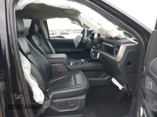 2022 Ford Expedition Max XLT z VIN 1FMJK1HTXNEA66466, wystawiony jako IAAI lot #41933676 z przebiegiem 78 556 mil mil oraz . Historia ofert i sprzedaży dostępna na DreamBid. Obrazek 5.