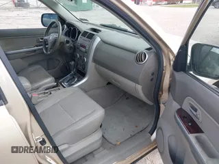 2008 Suzuki Grand Vitara Luxury z VIN JS3TD947384100130, wystawiony jako IAAI lot #41713955 z przebiegiem 180 631 mil mil oraz . Historia ofert i sprzedaży dostępna na DreamBid. Obrazek 5.