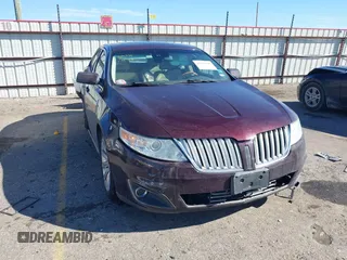 2011 Lincoln MKS z VIN 1LNHL9DR5BG602423, wystawiony jako IAAI lot #41411341 z przebiegiem 163 558 mil mil oraz . Historia ofert i sprzedaży dostępna na DreamBid. Obrazek 1.
