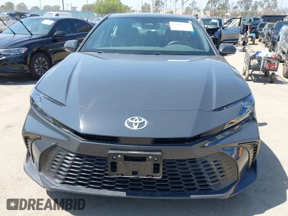 2025 Toyota Camry LE z VIN 4T1DAACK7SU531768, wystawiony jako IAAI lot #42187559 z przebiegiem 26 348 mil mil oraz . Historia ofert i sprzedaży dostępna na DreamBid. Obrazek 13.