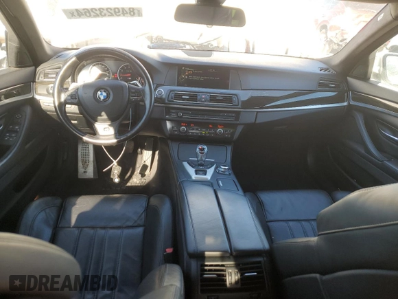 2013 BMW M5 with VIN WBSFV9C59DD096273, listed as a Copart auction lot 84923264 with 122,028 mi miles and Salvage Title. Bid and sale history available at carsss.com. Image 8.